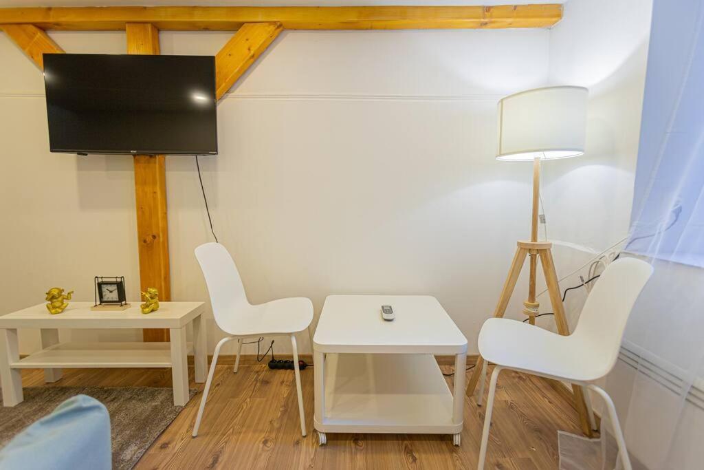 2 Bedroom In The Dob Street, Emerald Apartament Budapesta