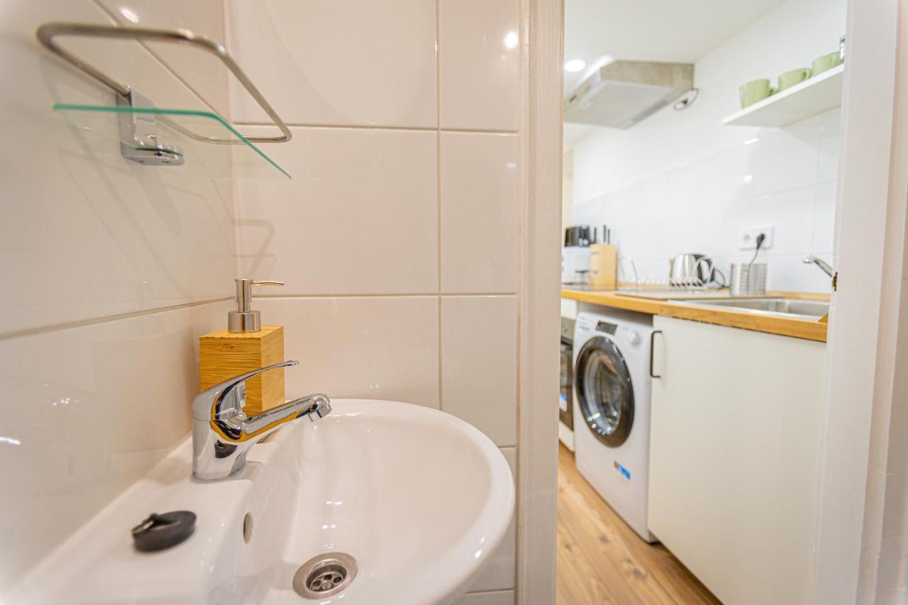 2 Bedroom In The Dob Street, Emerald Apartament